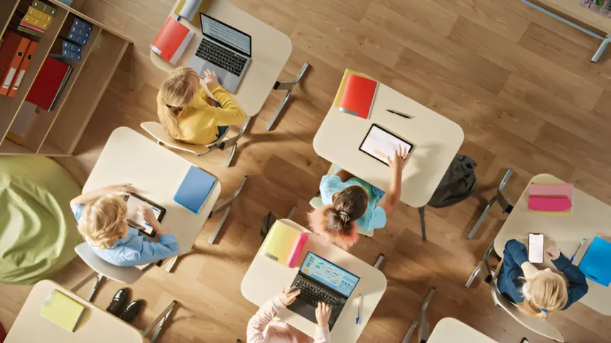 Elementary students sitting in a computer science classroom — representing a typical learning setup that reflects how many weeks in a school year students attend.